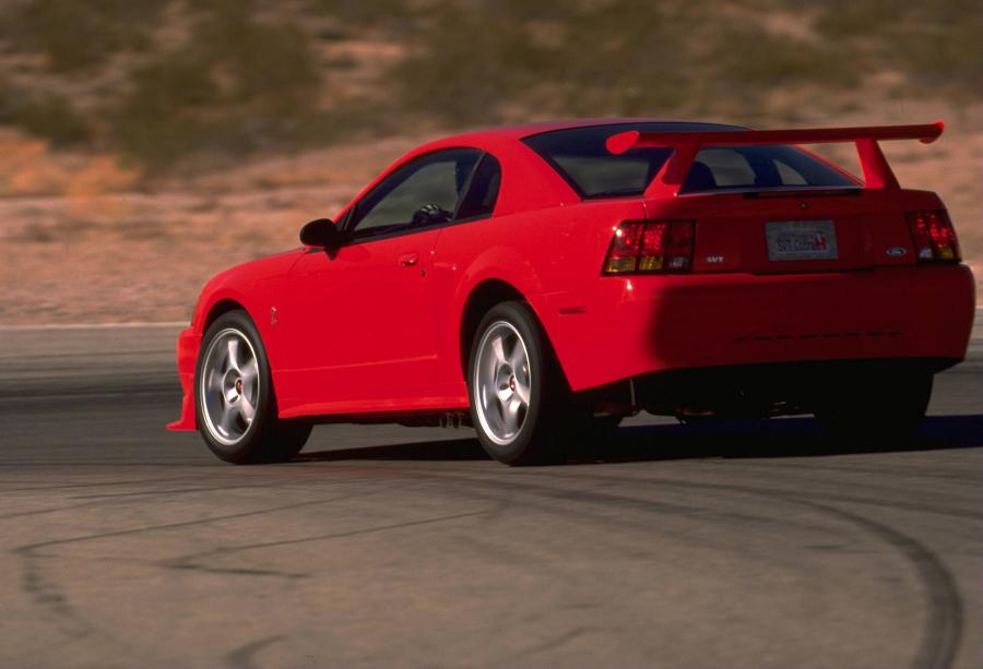  Ford Mustang SVT Cobra R 2000 года  (фото 23 из 128)